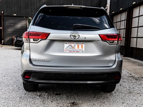 Used 2018 Toyota Highlander XLE FWD image 10