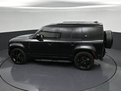 Used 2024 Land Rover Defender 110 X-Dynamic SE AWD/4WD image 23