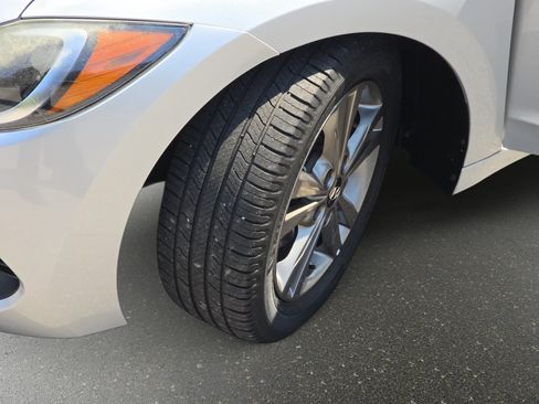 Used 2018 Hyundai Elantra SEL FWD image 30