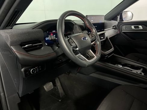 Used 2025 Ford Explorer ST-Line w/ ST-Line Street Pack image 23