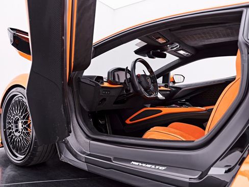 Used 2025 Lamborghini Revuelto AWD/4WD image 54