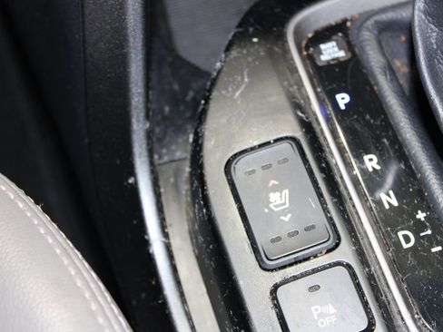 Used 2017 Hyundai Santa Fe Limited image 25