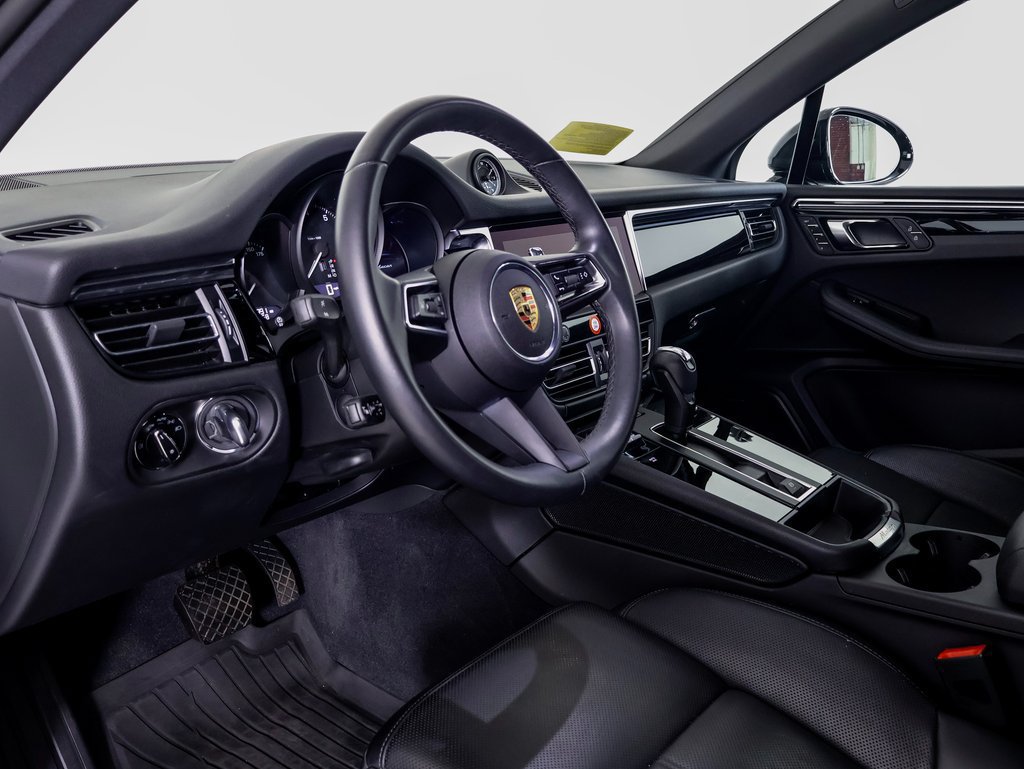 Used 2025 Porsche Macan AWD/4WD image 4