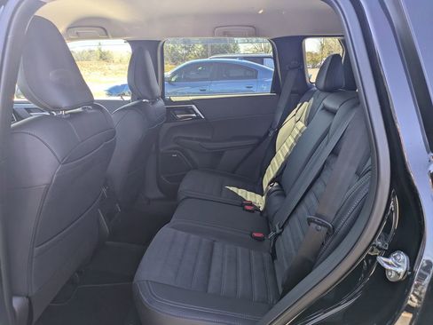 New 2026 Mitsubishi Outlander SE FWD image 12