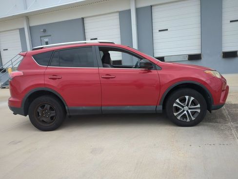 Used 2016 Toyota RAV4 LE image 3