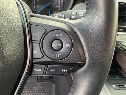 Used 2021 Toyota Venza XLE w/ Softex Package image 23