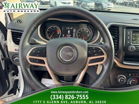 Used 2017 Jeep Cherokee Sport FWD image 17