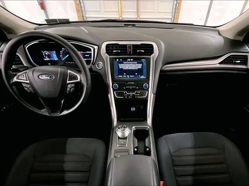 Used 2019 Ford Fusion SE FWD image 14