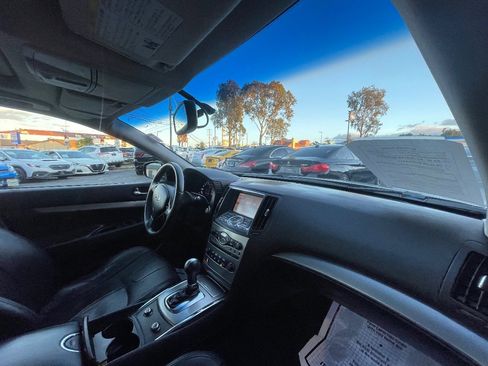 Used 2011 INFINITI G37 Journey w/ Premium Pkg image 11