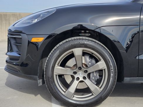 Certified 2025 Porsche Macan image 13