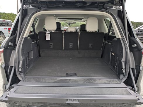 New 2025 Lincoln Navigator L Reserve image 14