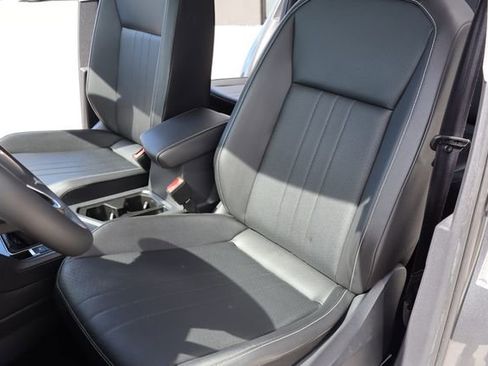 Used 2022 Volkswagen Tiguan SE image 10