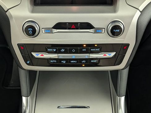 Certified 2022 Ford Explorer XLT w/ Equipment Group 202A RWD image 17