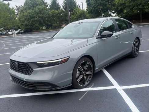 Used 2025 Honda Accord Sport image 2