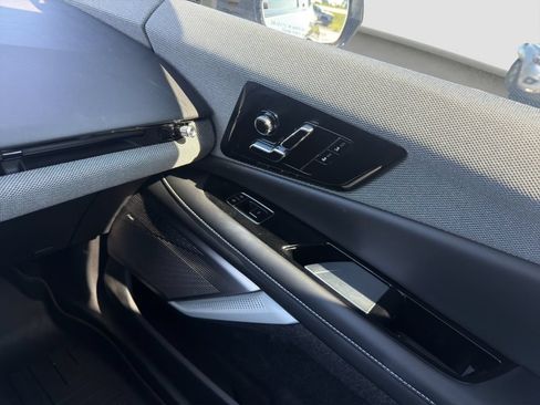 Used 2025 Cadillac Optiq Luxury 1 AWD/4WD image 17