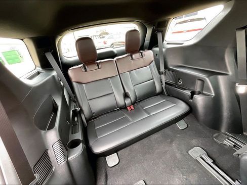 Used 2023 Ford Explorer Platinum w/ Technology Package AWD/4WD image 28