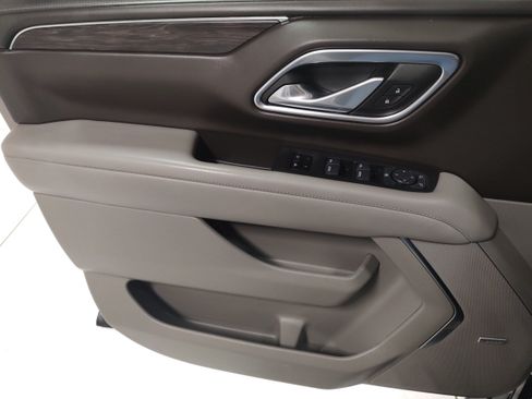 Used 2024 Chevrolet Suburban LT AWD/4WD image 8