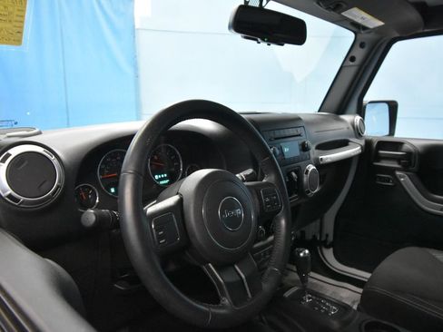 Used 2015 Jeep Wrangler Unlimited Sahara AWD/4WD image 2