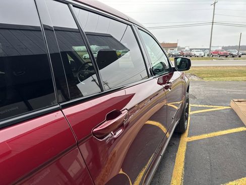 New 2025 Jeep Grand Cherokee L Limited w/ Black Appearance Package image 10