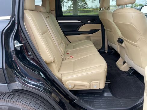 Used 2016 Toyota Highlander XLE image 14
