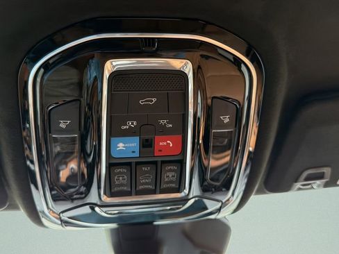 Used 2023 Jeep Grand Cherokee Summit AWD/4WD image 29