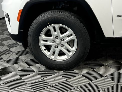 Certified 2023 Jeep Grand Cherokee Laredo image 12