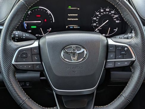 Used 2024 Toyota Sienna XLE Woodland Edition AWD/4WD image 13