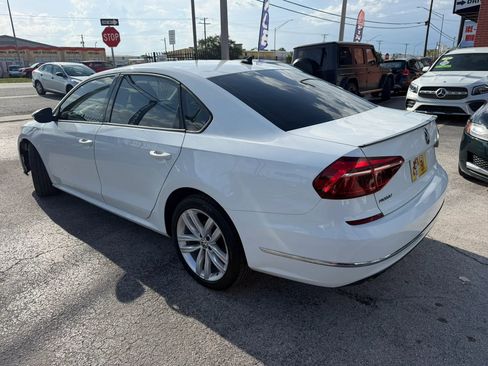 Used 2019 Volkswagen Passat 2.0T Wolfsburg w/ Wheels & Sunroof Package FWD image 5