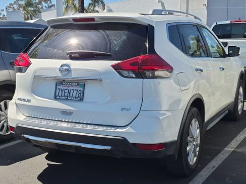 Used 2017 Nissan Rogue SV FWD image 4