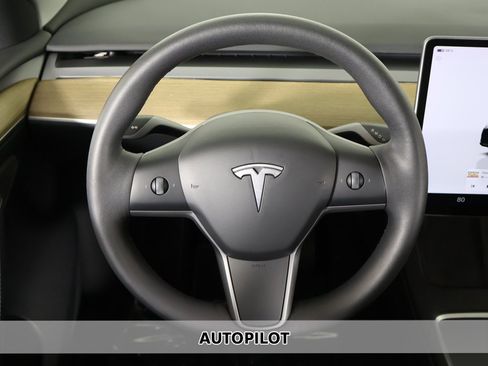 Used 2023 Tesla Model Y Long Range image 3