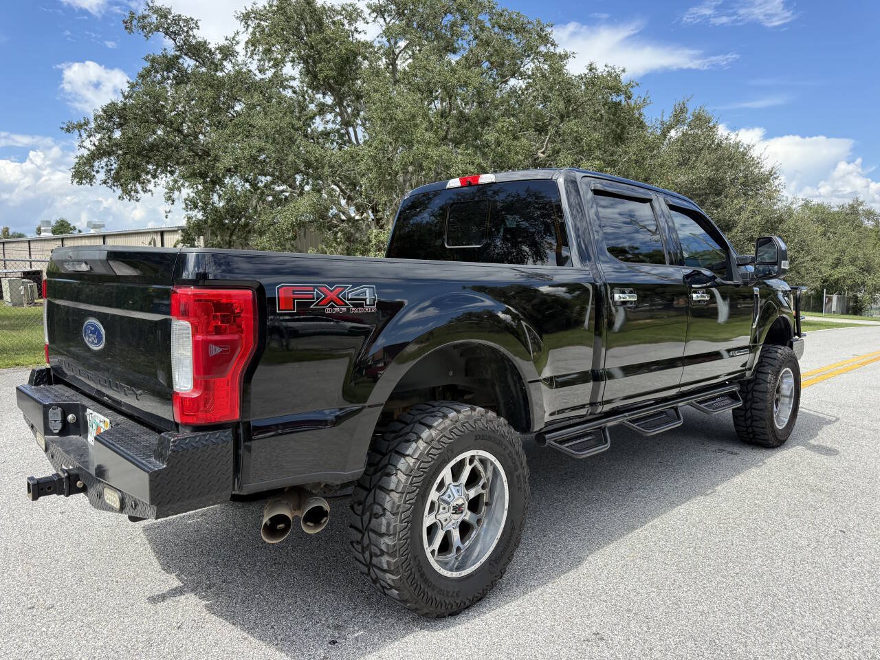 Used 2017 Ford F250 XLT w/ XLT Premium Package AWD/4WD image 8