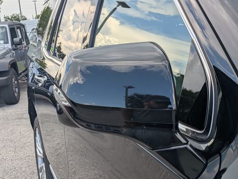 Used 2023 GMC Yukon Denali AWD/4WD image 12