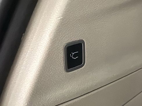 Used 2018 Chrysler Pacifica Limited image 33