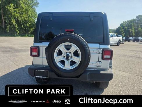 Used 2022 Jeep Wrangler Unlimited Sport AWD/4WD image 5