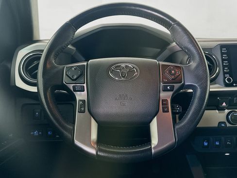 Used 2022 Toyota Tacoma Limited RWD image 18
