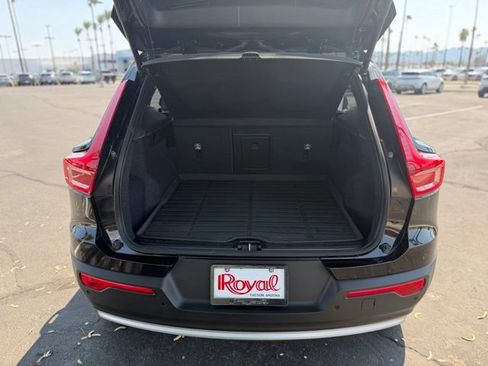 Used 2025 Volvo XC40 B5 Core AWD/4WD image 18