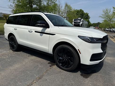 New 2026 Lincoln Navigator Reserve w/ Jet Appearance Package AWD/4WD image 1