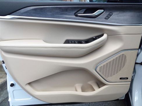 Used 2021 Jeep Grand Cherokee L Limited image 28