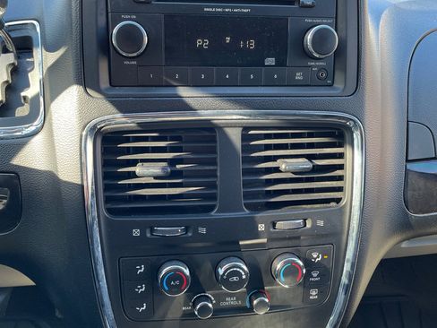 Used 2012 Dodge Grand Caravan SXT image 16