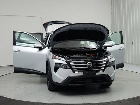 Used 2024 Nissan Rogue SV AWD/4WD image 10