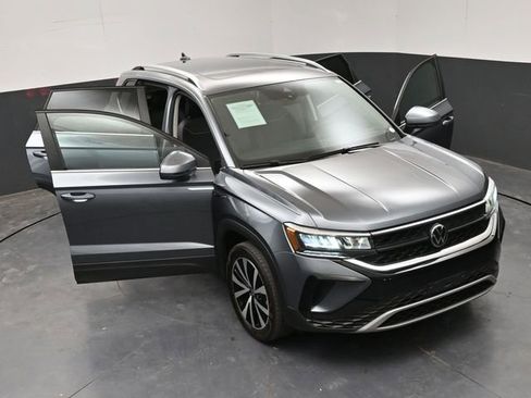 Used 2023 Volkswagen Taos SE AWD/4WD image 29