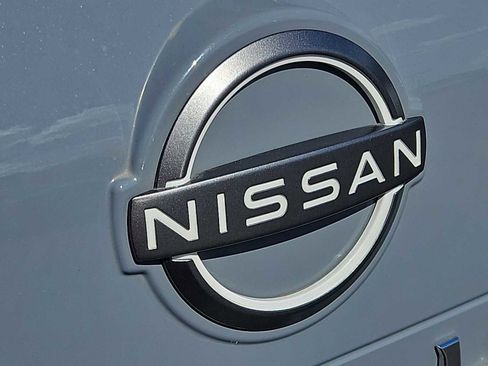 Used 2022 Nissan Rogue SL w/ SL Premium Package image 11