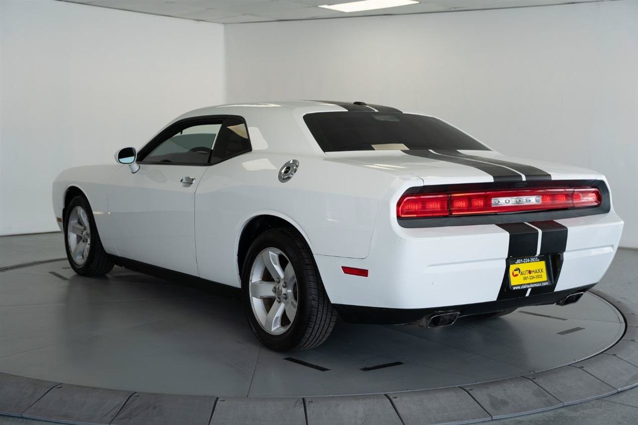 Used 2014 Dodge Challenger SXT RWD image 6