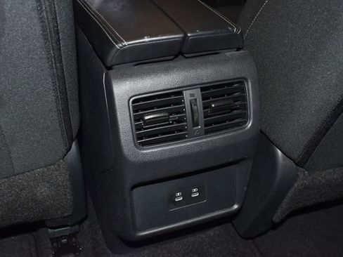 Used 2025 Nissan Rogue SV image 31