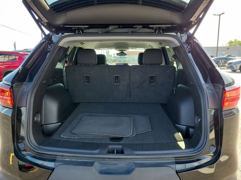 Used 2025 Chevrolet Blazer LT FWD image 8