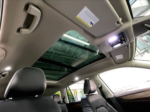 Used 2025 Volkswagen Atlas SE w/ Panoramic Sunroof Package image 24