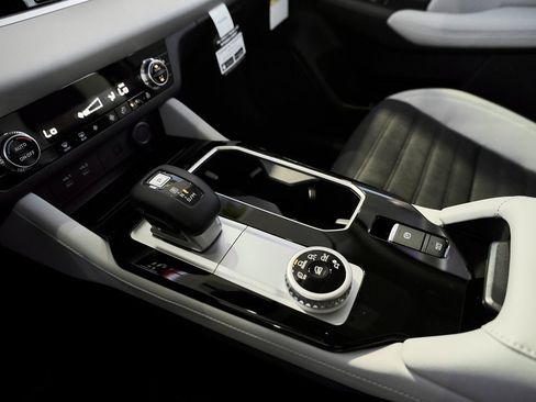 New 2026 Mitsubishi Outlander SE image 47