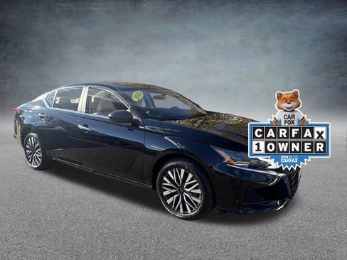 Used 2024 Nissan Altima 2.5 SV image 2