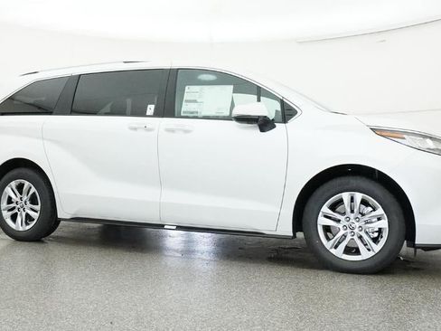 New 2026 Toyota Sienna Limited FWD image 28