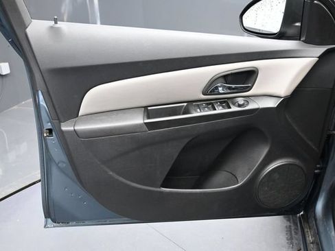 Used 2012 Chevrolet Cruze LS FWD image 10